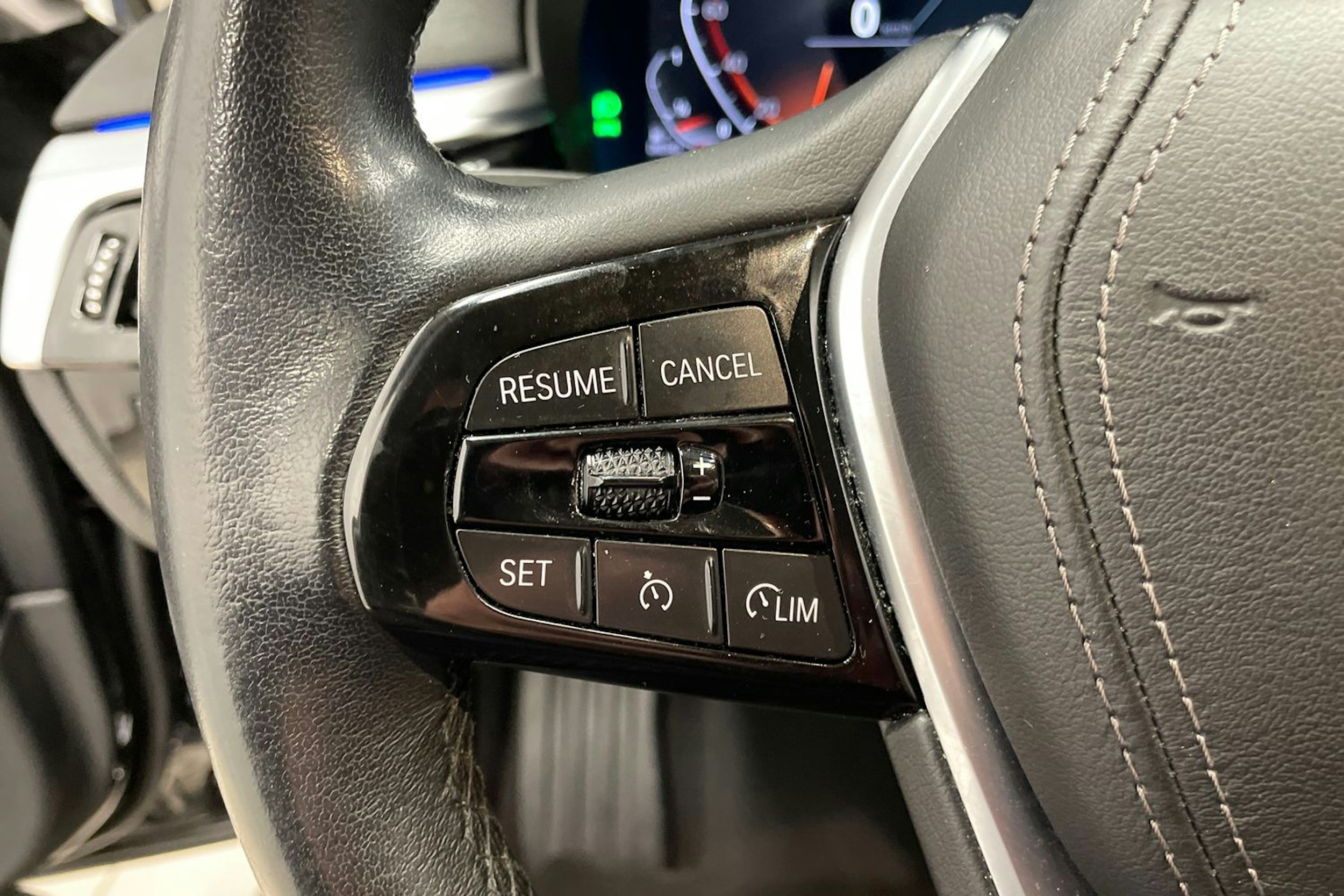 Musta BMW 520 2023 kuva 16.