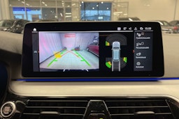 Musta BMW 520 2023 kuva 18.