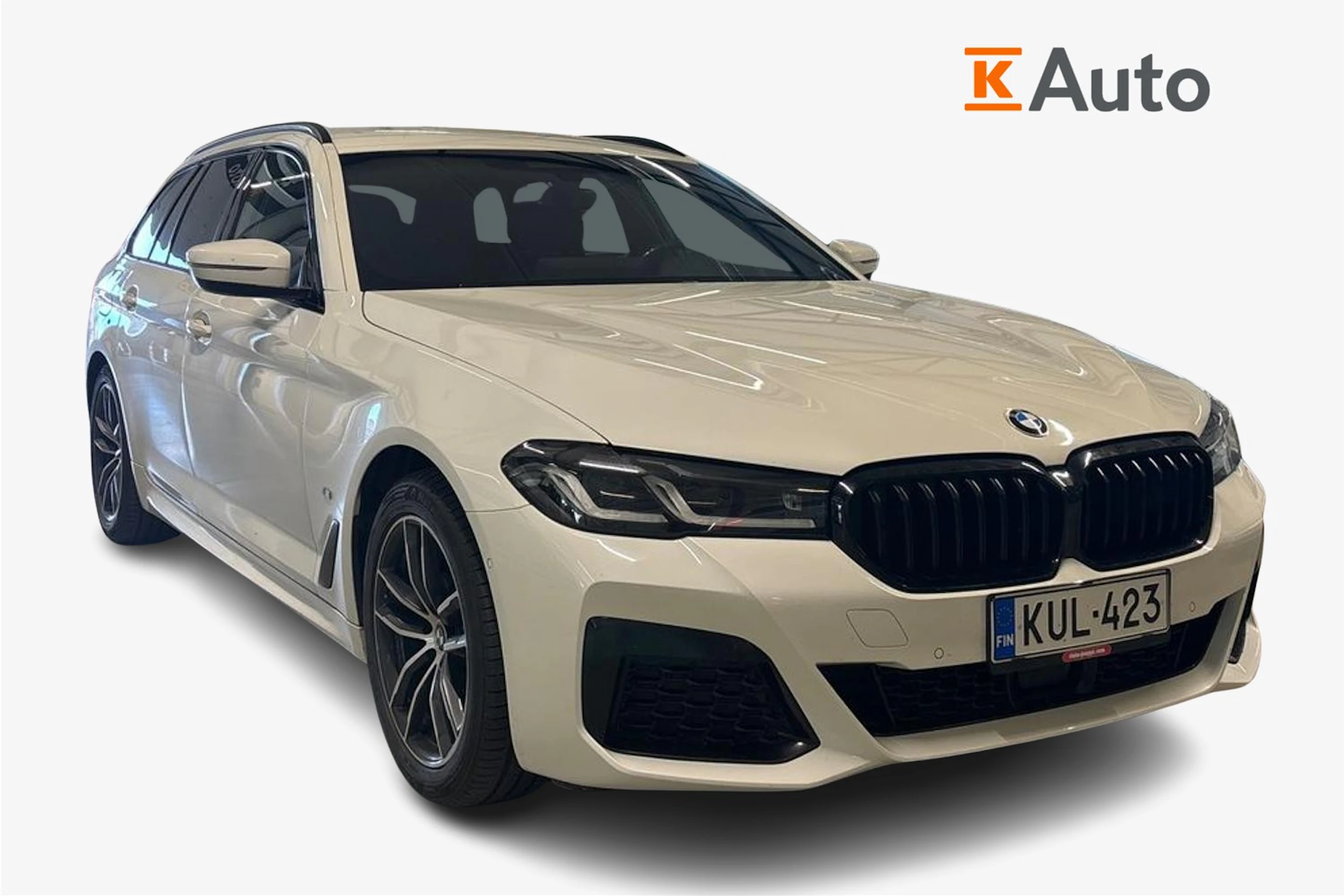valkoinen BMW 520 2022 kuva 1.