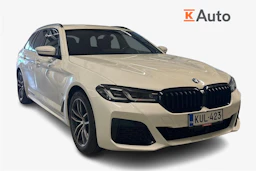 valkoinen BMW 520 2022 kuva 1.
