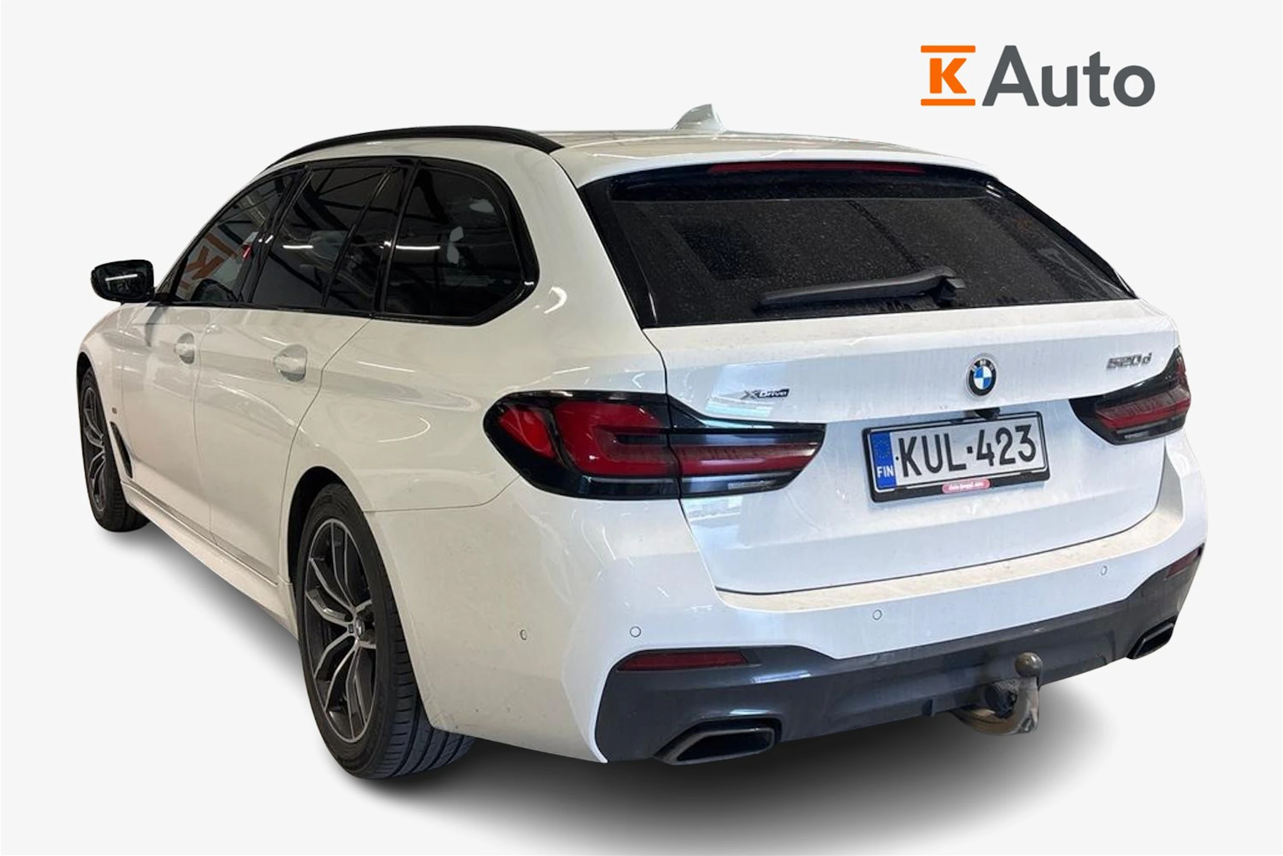 valkoinen BMW 520 2022 kuva 2.