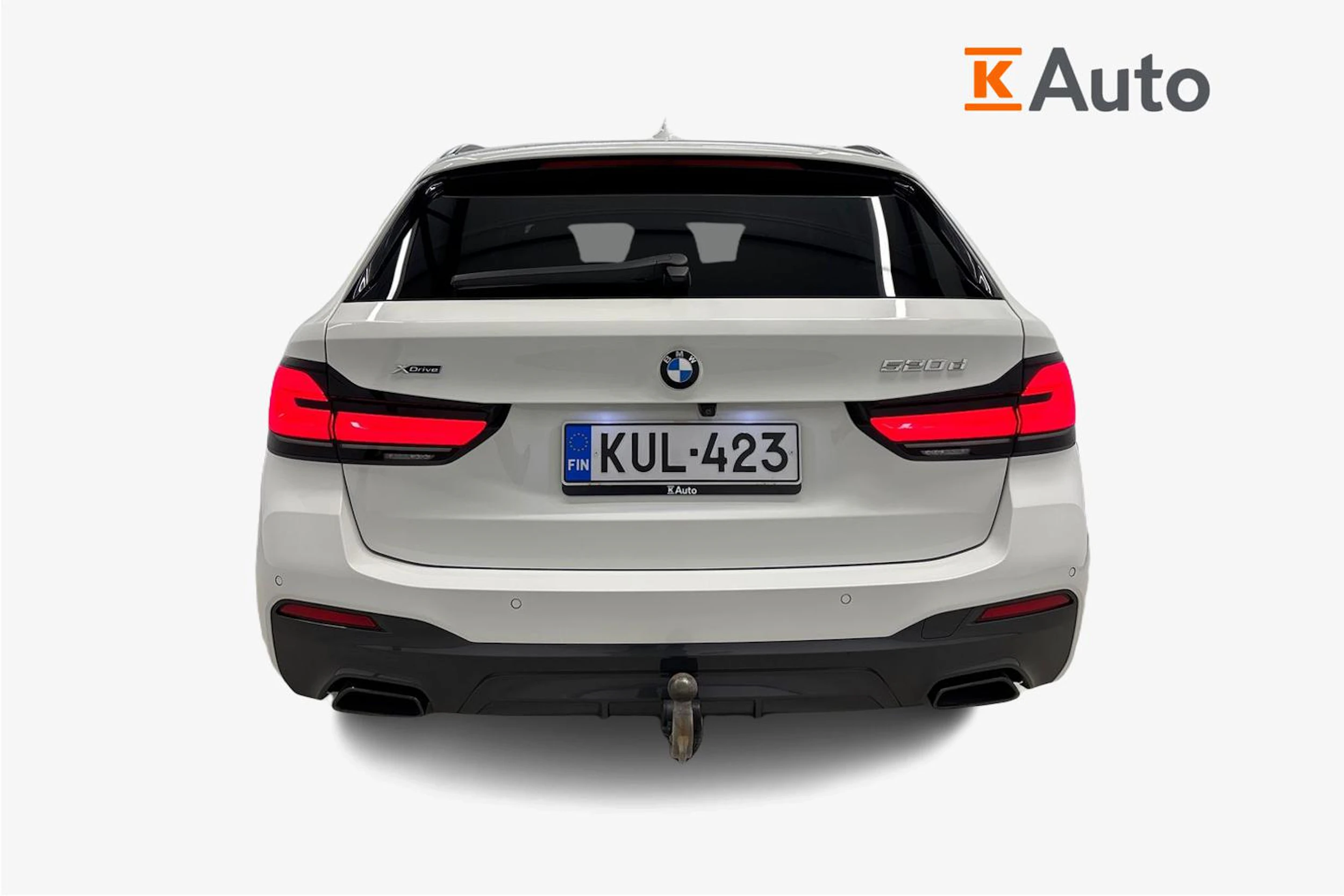 valkoinen BMW 520 2022 kuva 4.