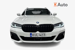 valkoinen BMW 520 2022 kuva 5.