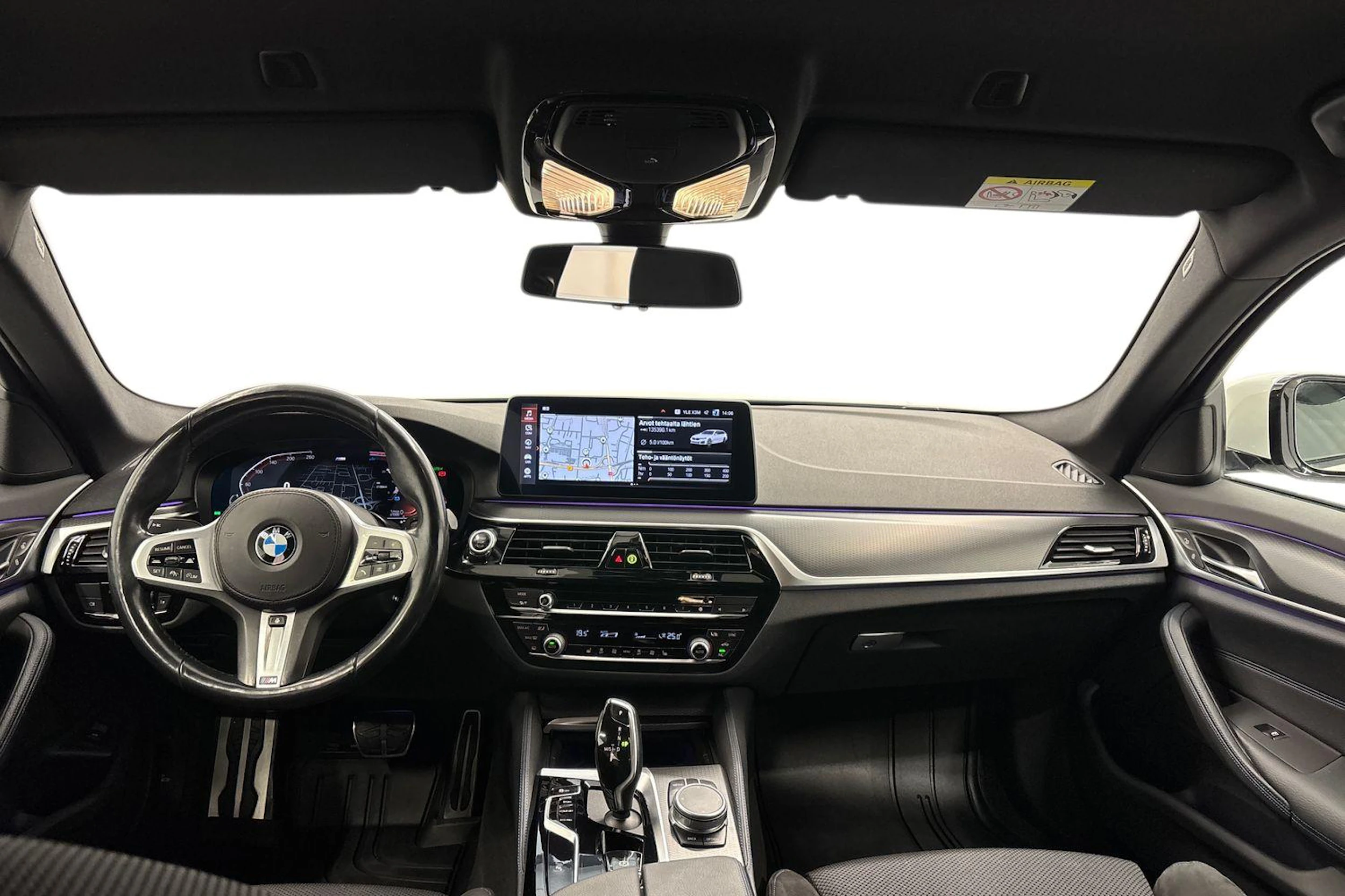 valkoinen BMW 520 2022 kuva 9.