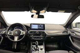 valkoinen BMW 520 2022 kuva 9.