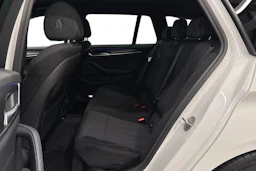 valkoinen BMW 520 2022 kuva 11.