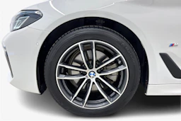 valkoinen BMW 520 2022 kuva 12.