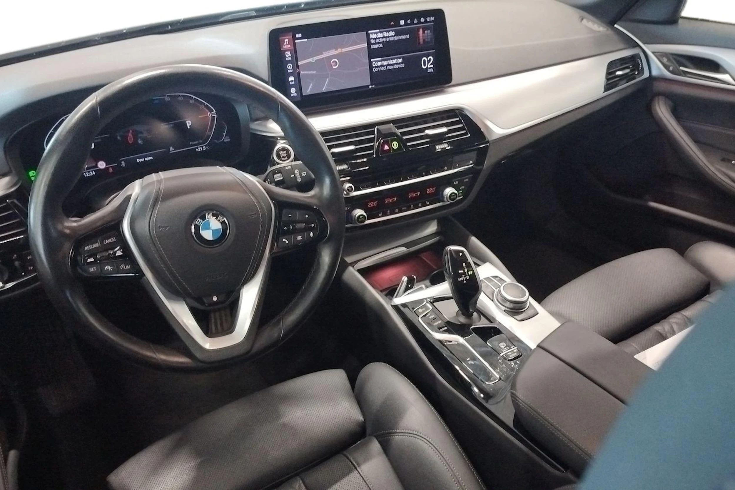 harmaa BMW 520 2022 kuva 3.