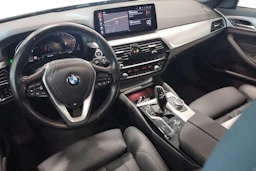 harmaa BMW 520 2022 kuva 3.
