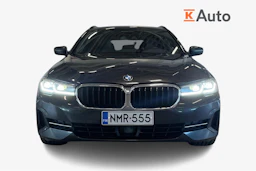 harmaa BMW 520 2022 kuva 4.