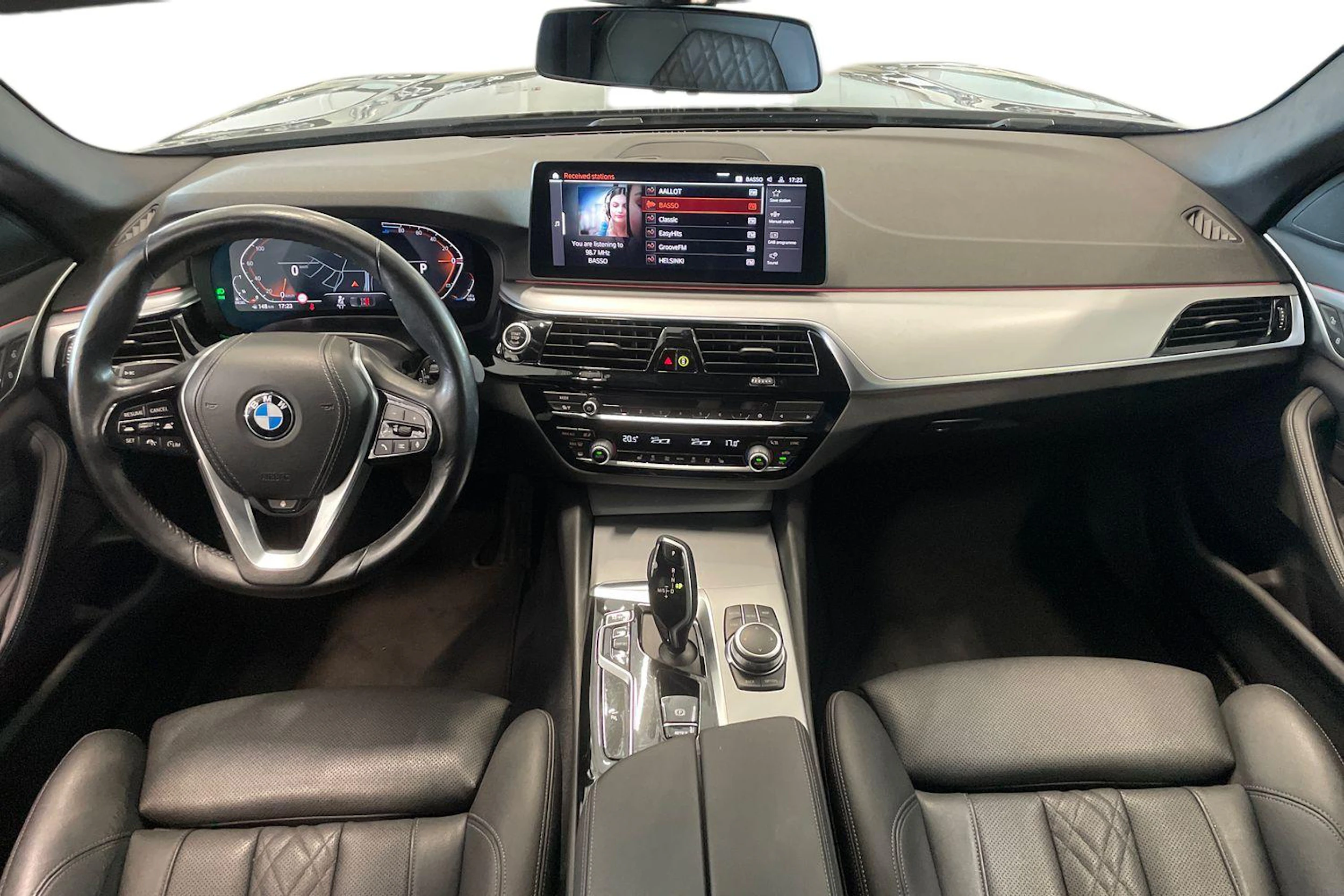 harmaa BMW 520 2022 kuva 7.