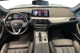 harmaa BMW 520 2022 kuva 7.
