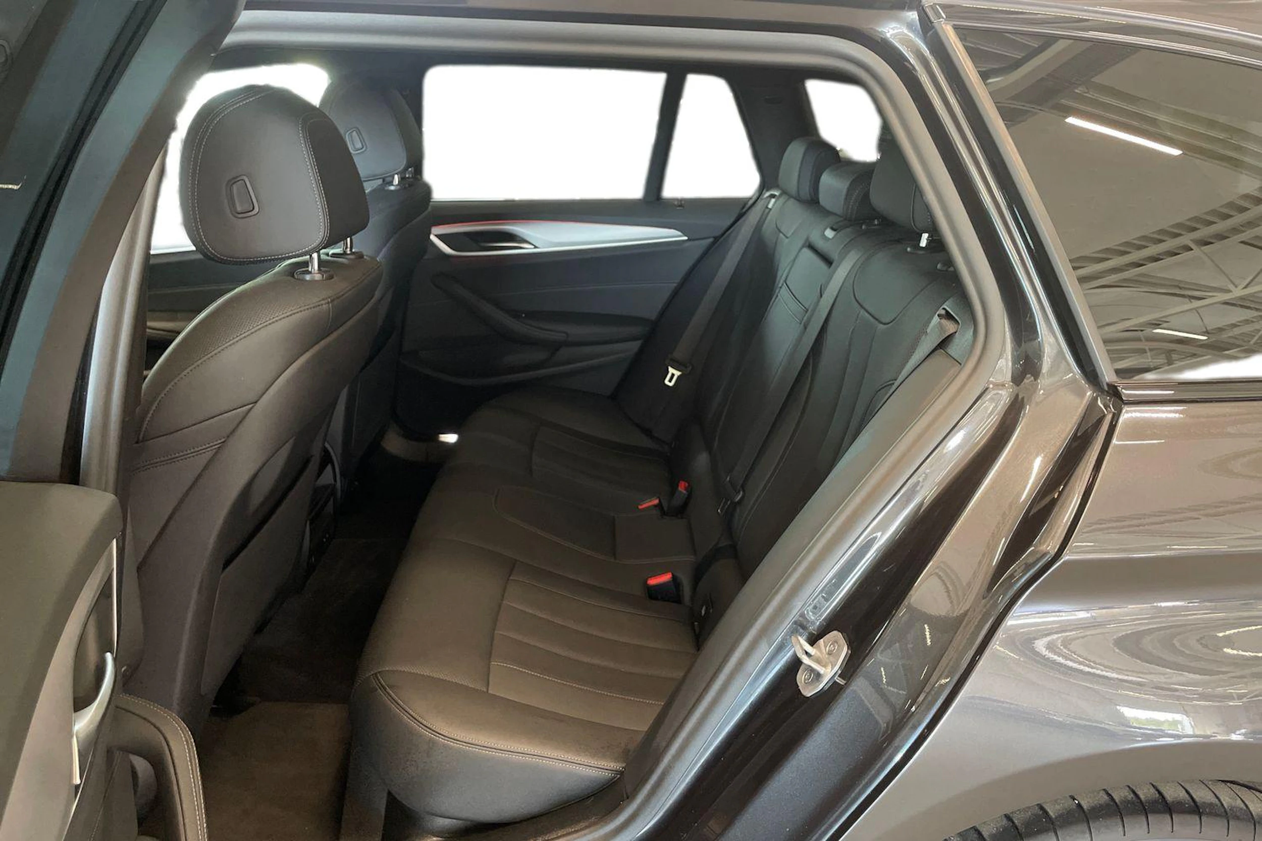harmaa BMW 520 2022 kuva 8.