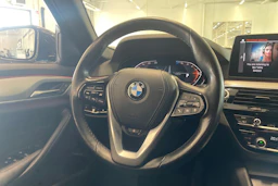 harmaa BMW 520 2022 kuva 11.