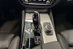 harmaa BMW 520 2022 kuva 28.