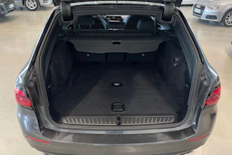 harmaa BMW 520 2022 kuva 29.