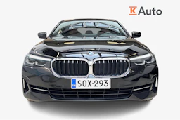 musta BMW 520 2022 kuva 4.