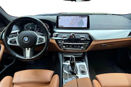 musta BMW 520 2022 kuva 7.