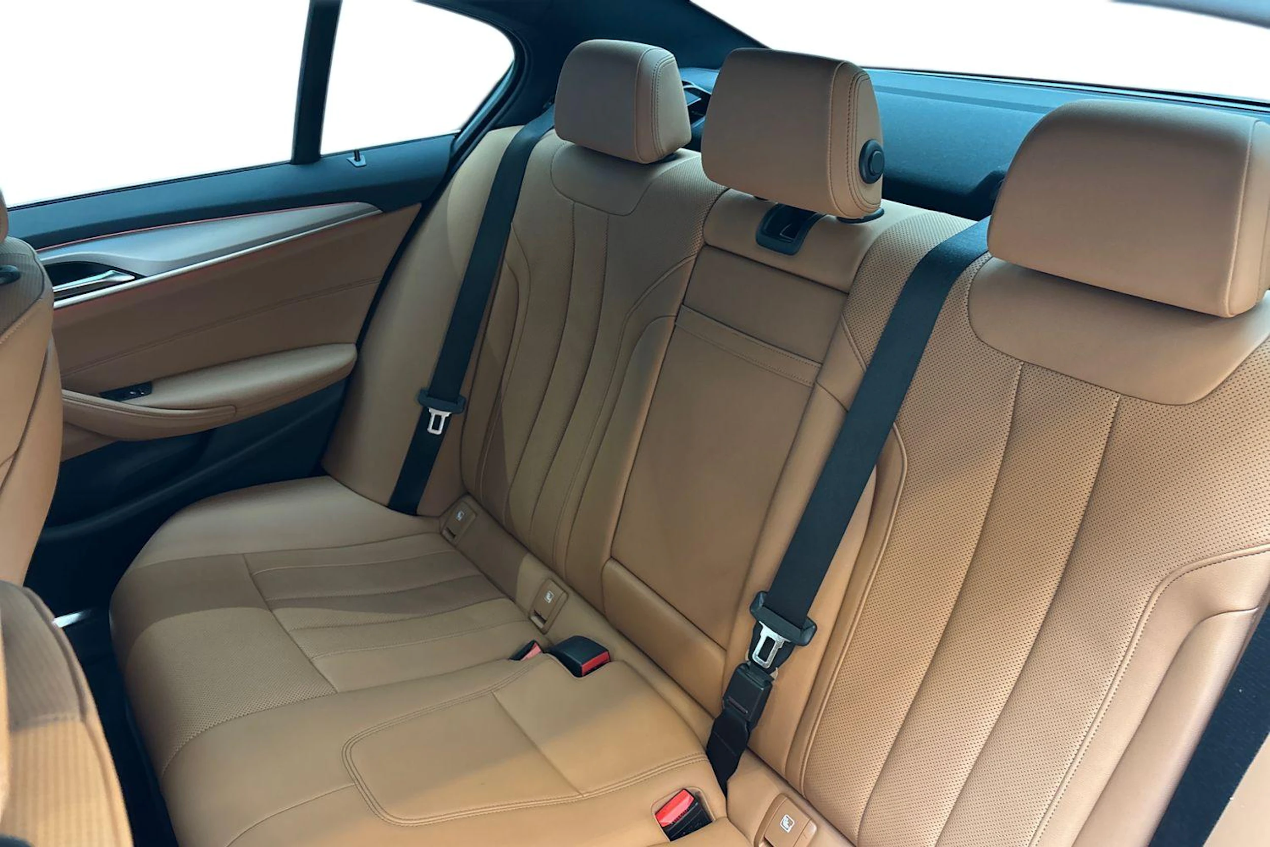 musta BMW 520 2022 kuva 8.