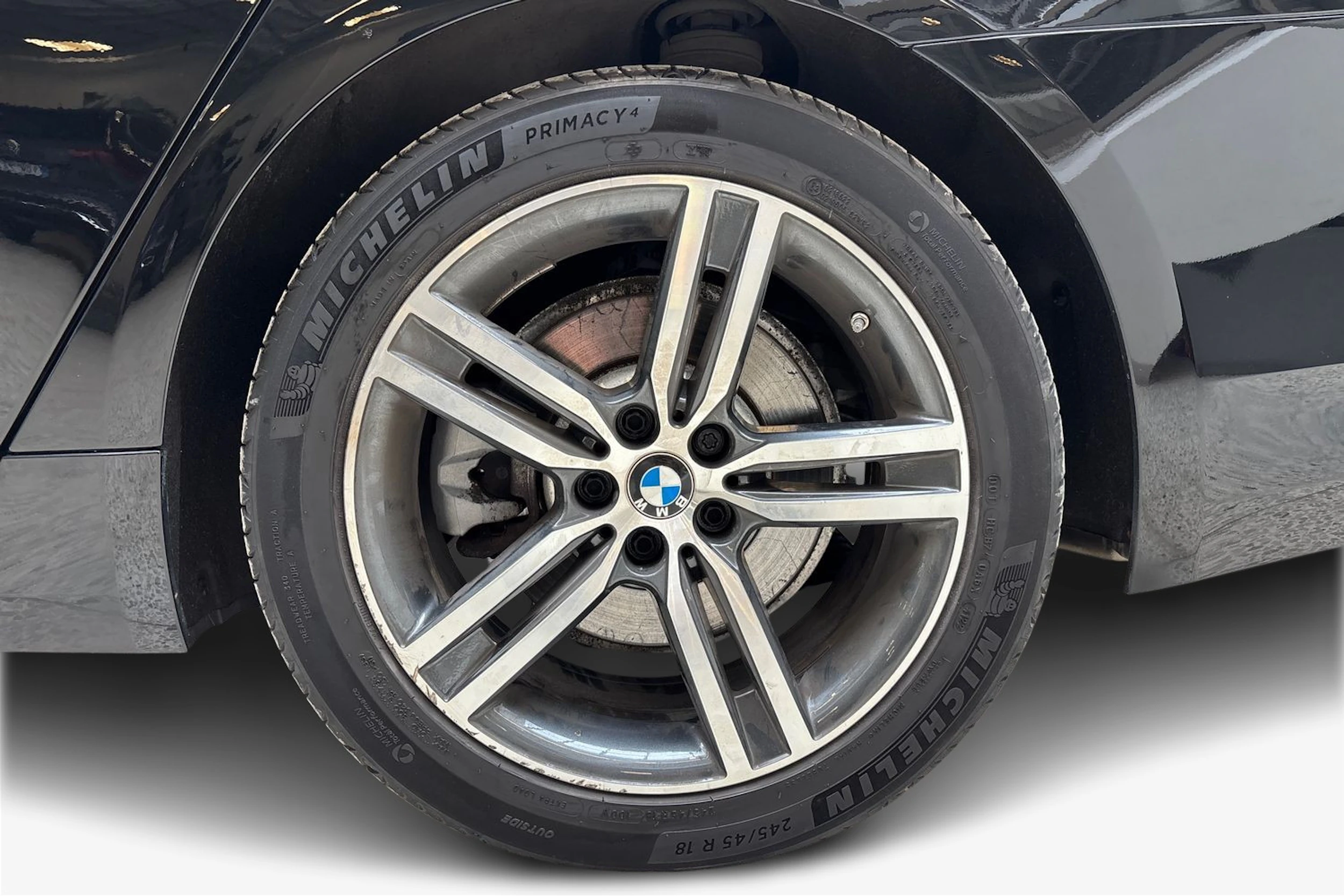 musta BMW 520 2022 kuva 9.