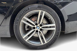 musta BMW 520 2022 kuva 9.