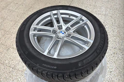 musta BMW 520 2022 kuva 11.