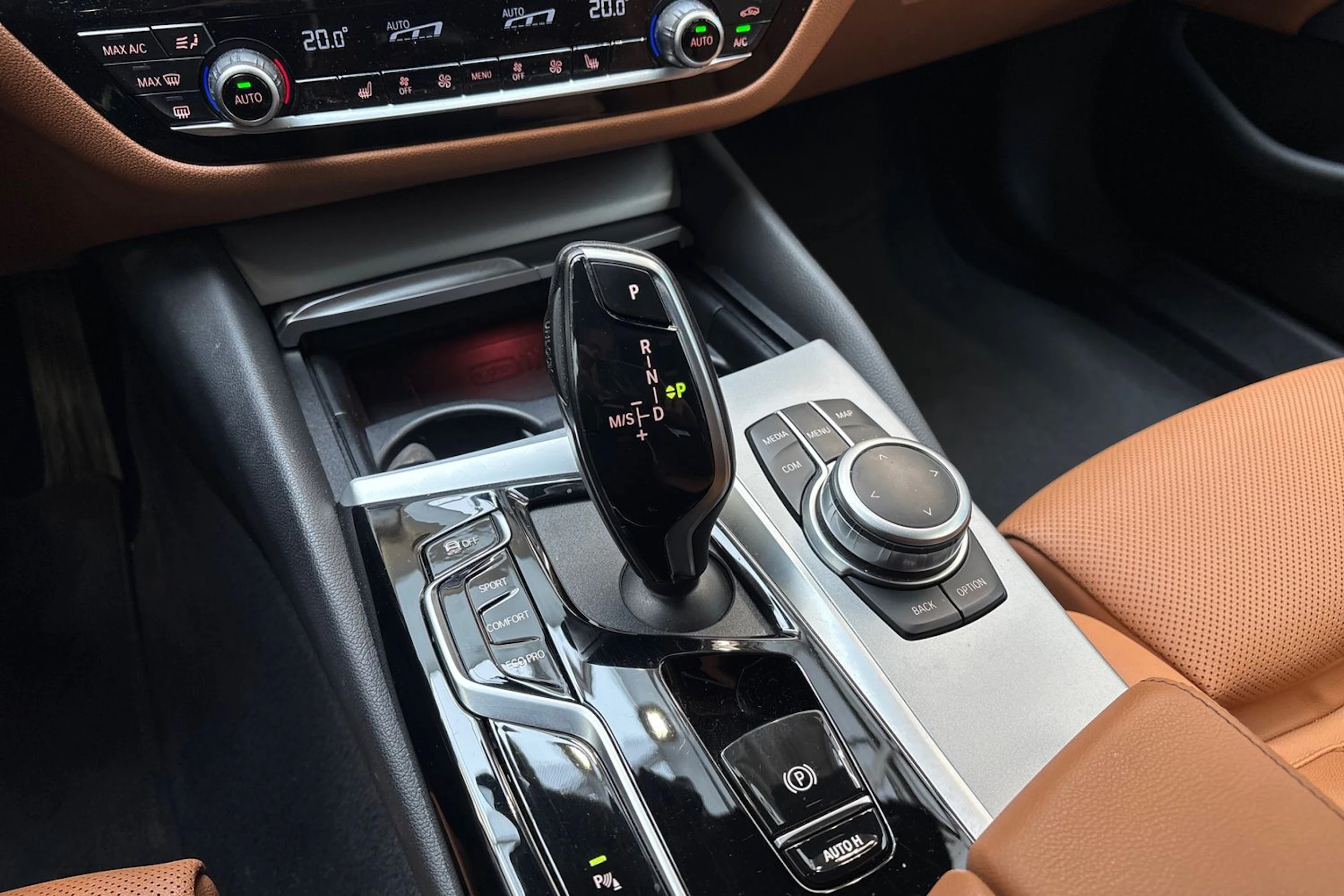 musta BMW 520 2022 kuva 20.