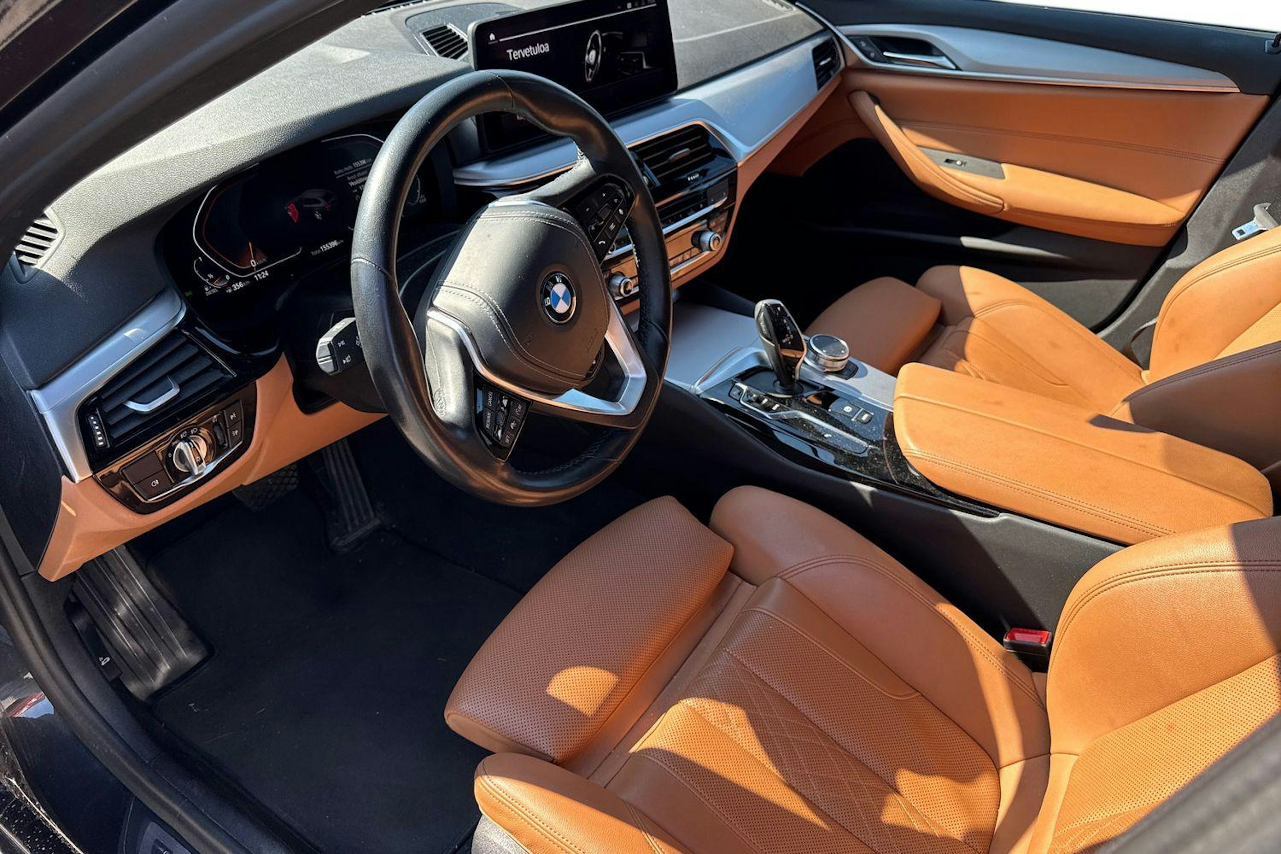 harmaa BMW 520 2023 kuva 3.