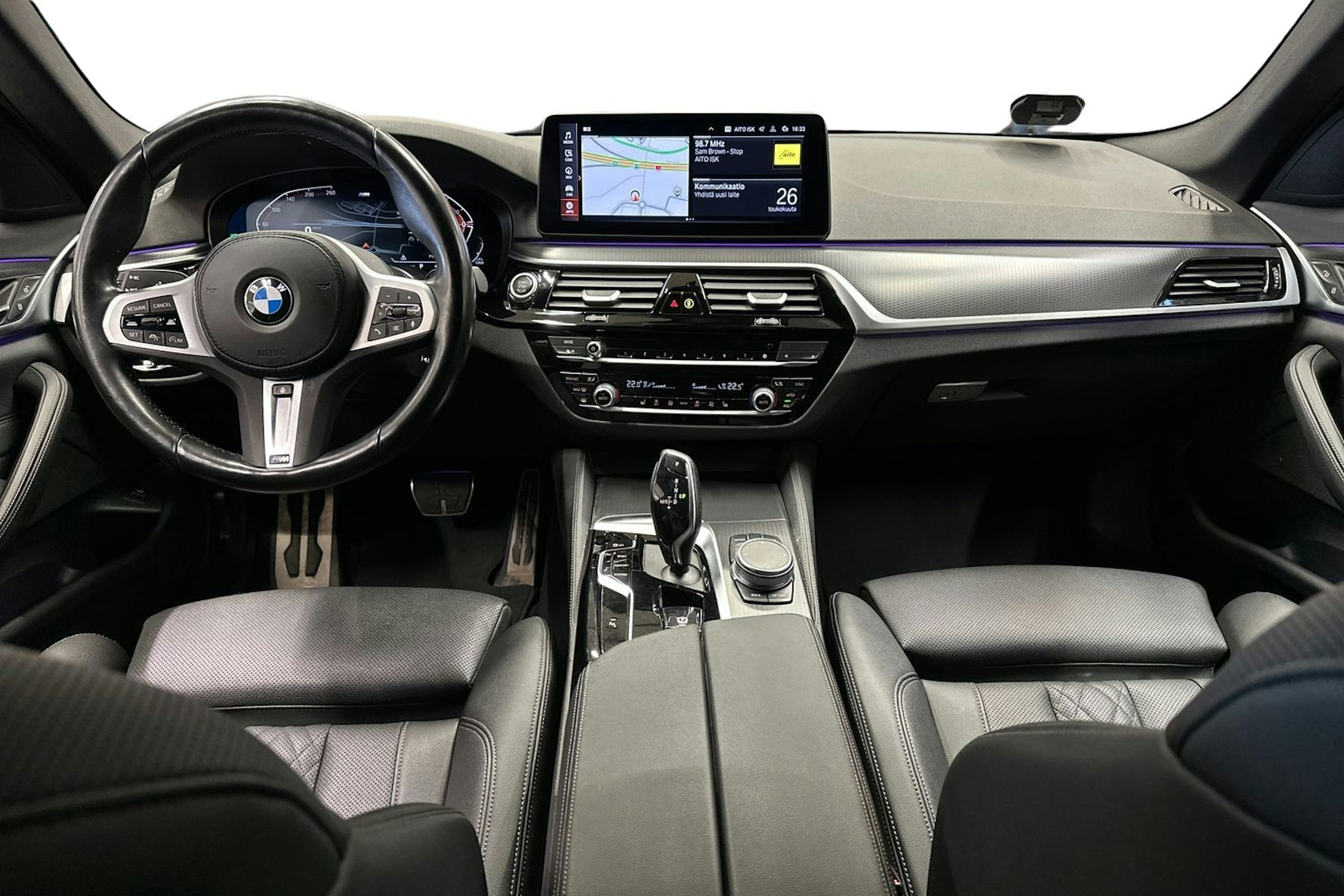 valkoinen BMW 520 2023 kuva 9.