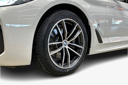 valkoinen BMW 520 2023 kuva 16.