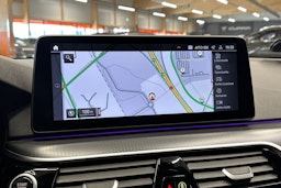 valkoinen BMW 520 2023 kuva 19.