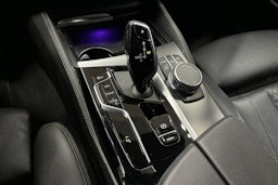 valkoinen BMW 520 2023 kuva 24.