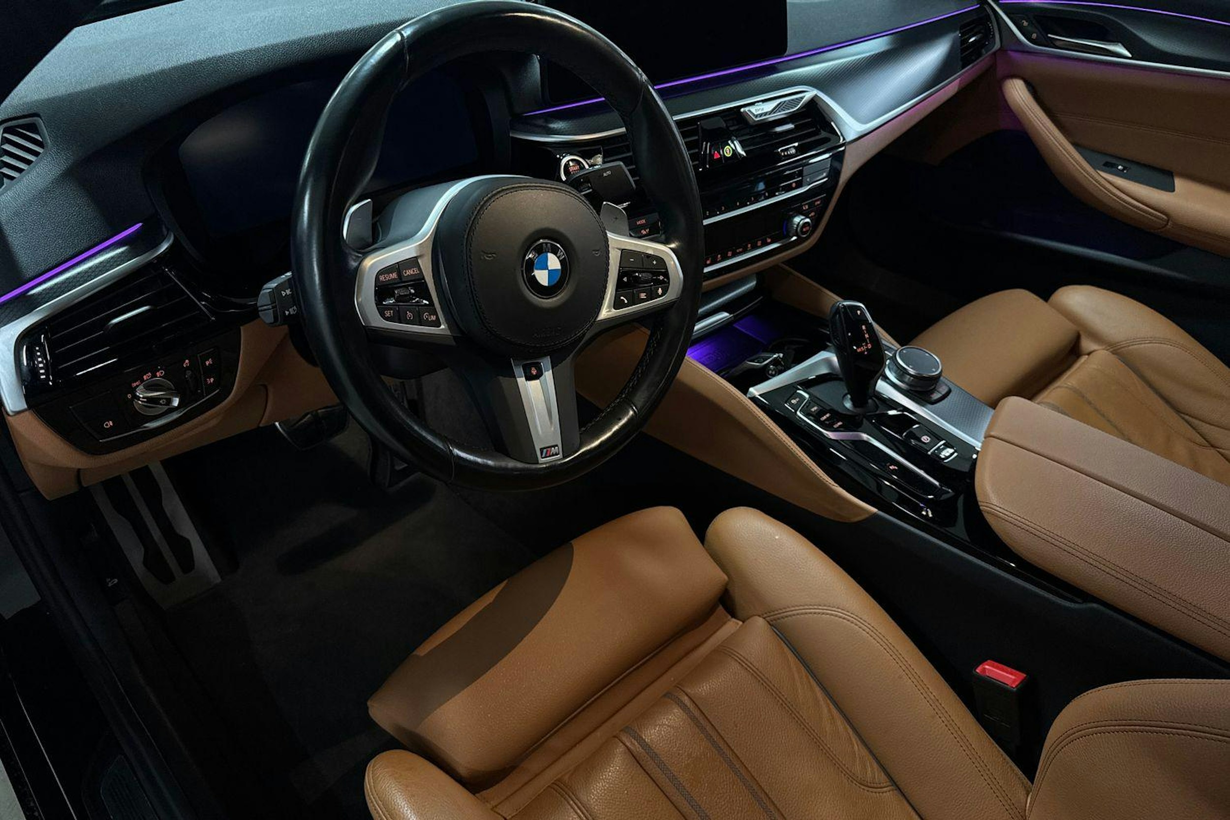 Musta BMW 520 2023 kuva 3.