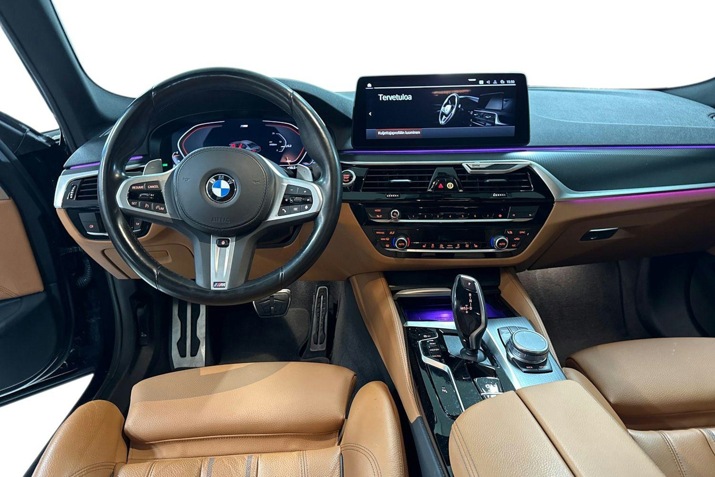 sininen BMW 520 2022 kuva 9.