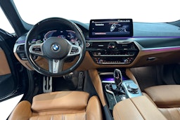 sininen BMW 520 2022 kuva 9.