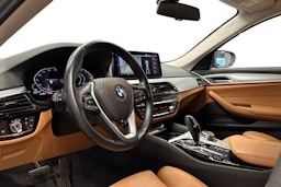 musta BMW 520 2023 kuva 3.