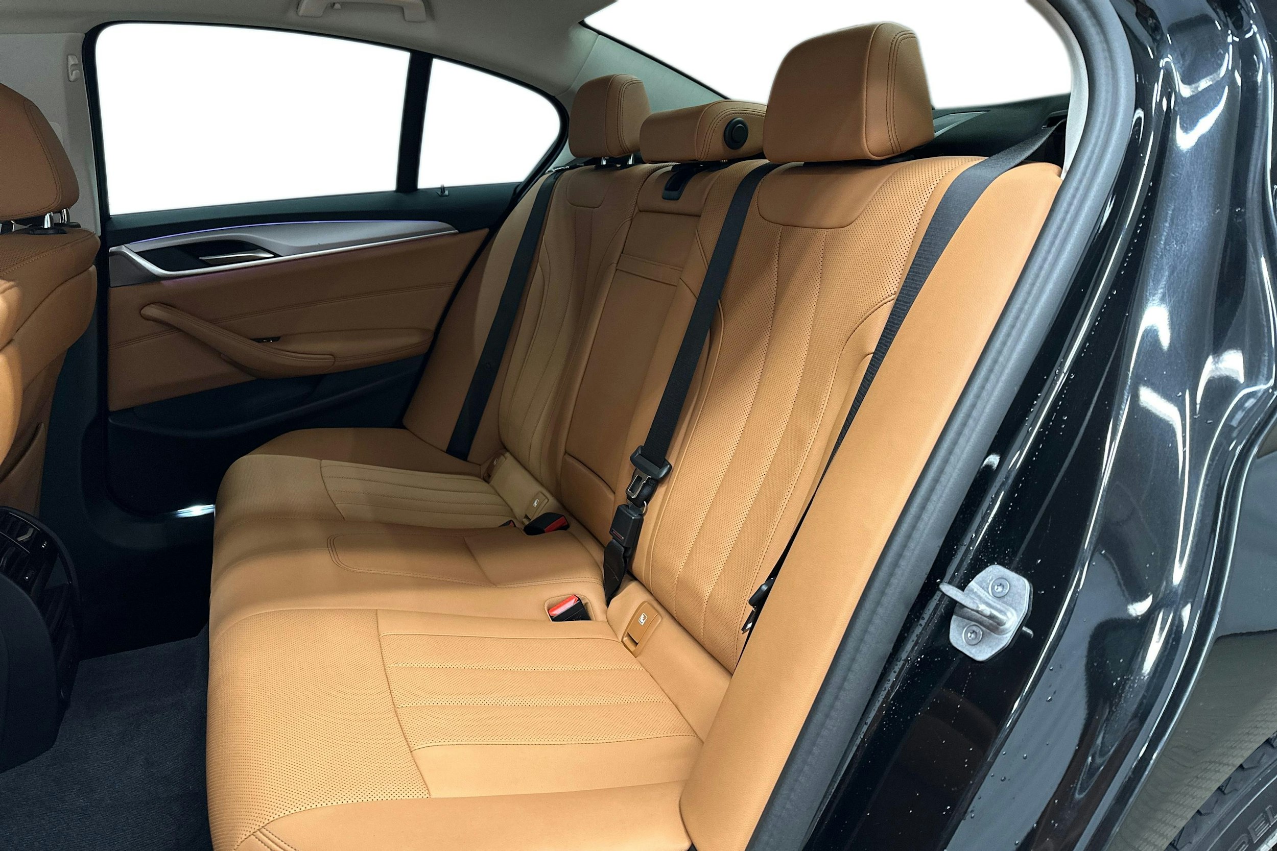 musta BMW 520 2023 kuva 10.