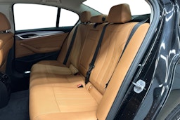 musta BMW 520 2023 kuva 10.