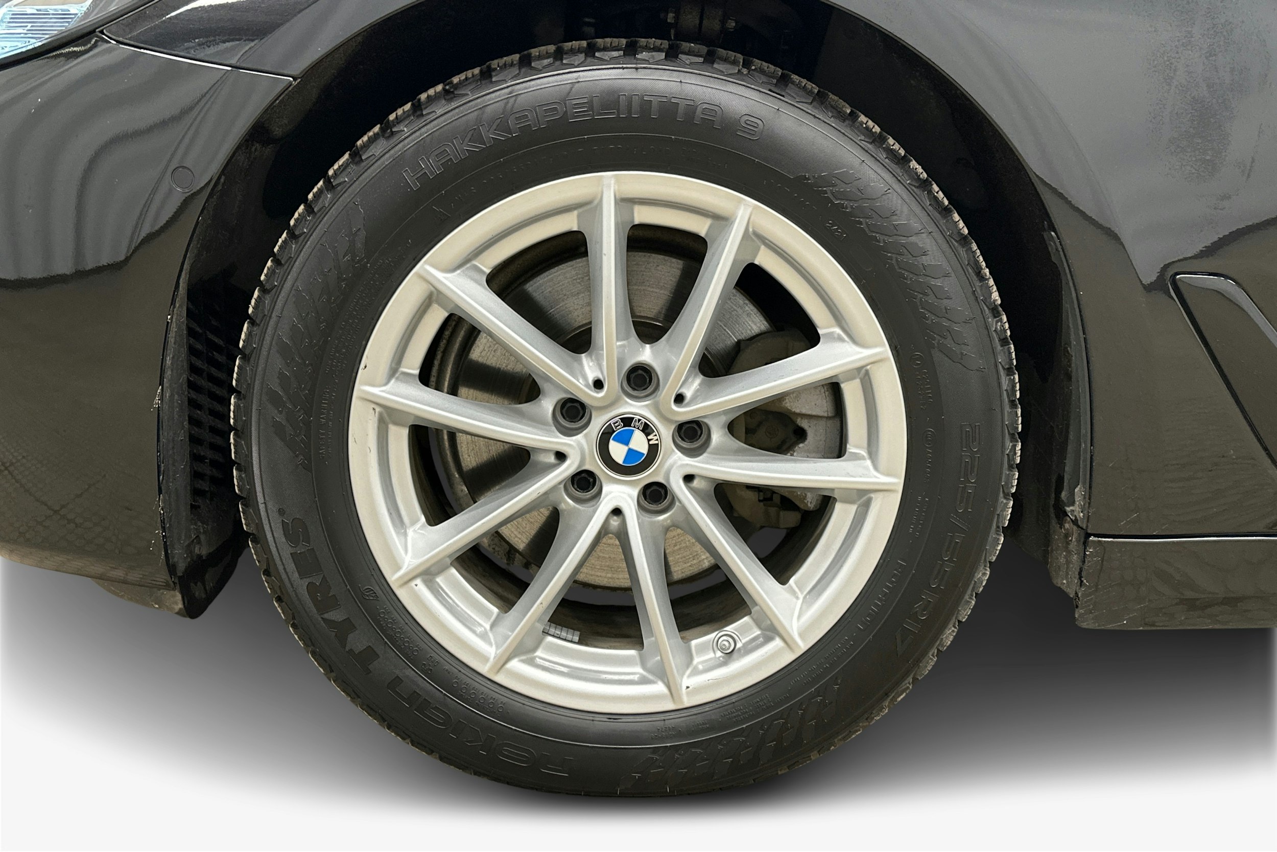 musta BMW 520 2023 kuva 11.