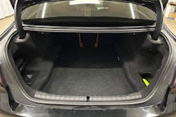 musta BMW 520 2023 kuva 14.