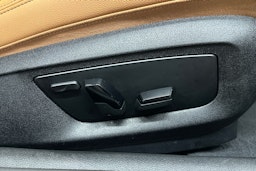 musta BMW 520 2023 kuva 17.