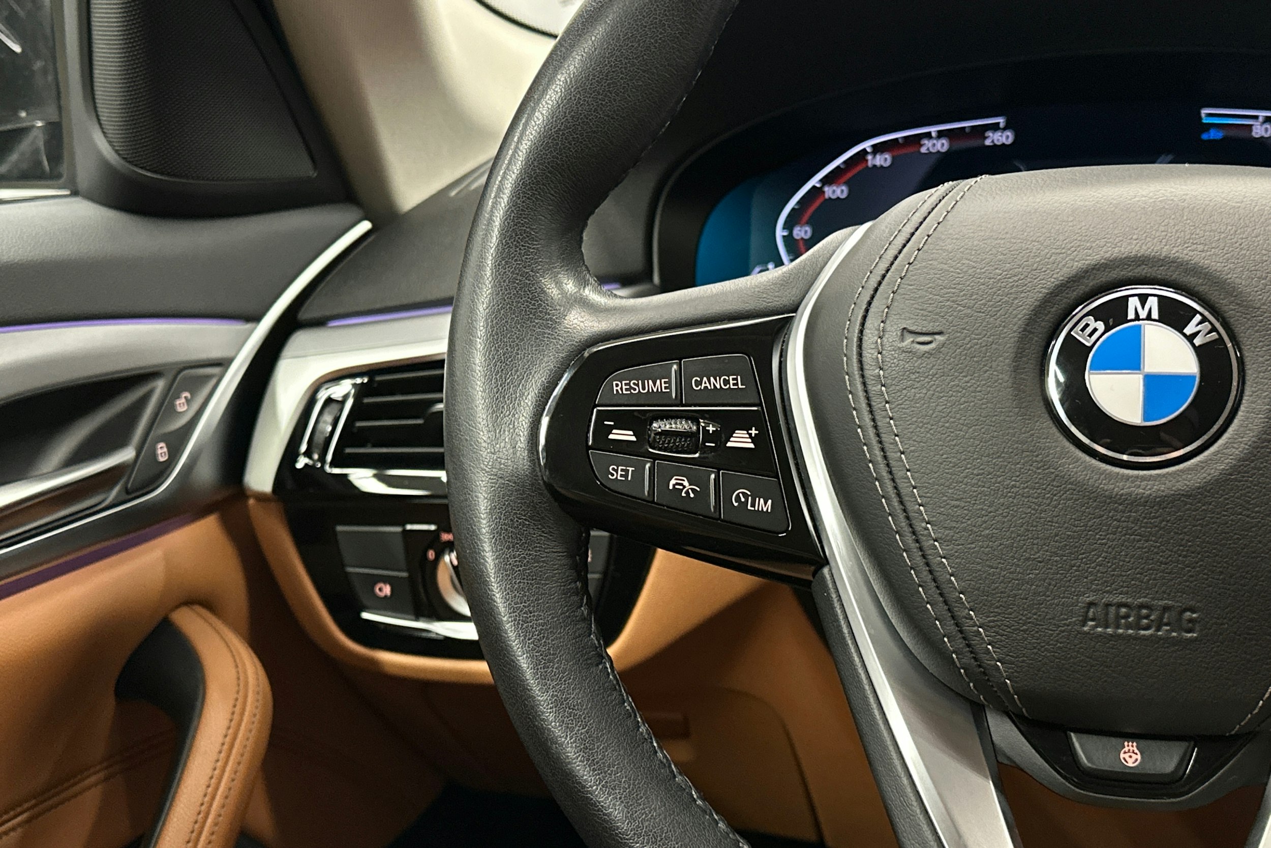 musta BMW 520 2023 kuva 19.