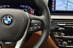 musta BMW 520 2023 kuva 20.