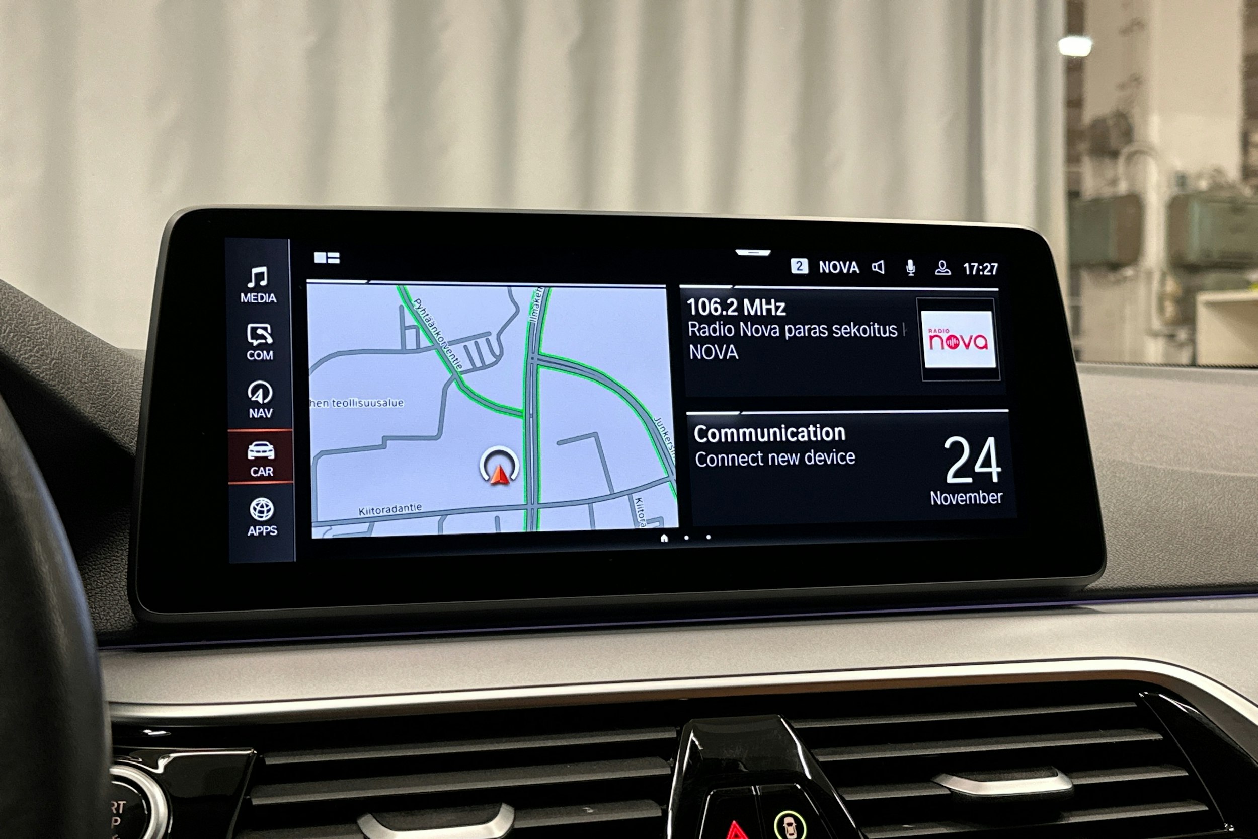 musta BMW 520 2023 kuva 24.