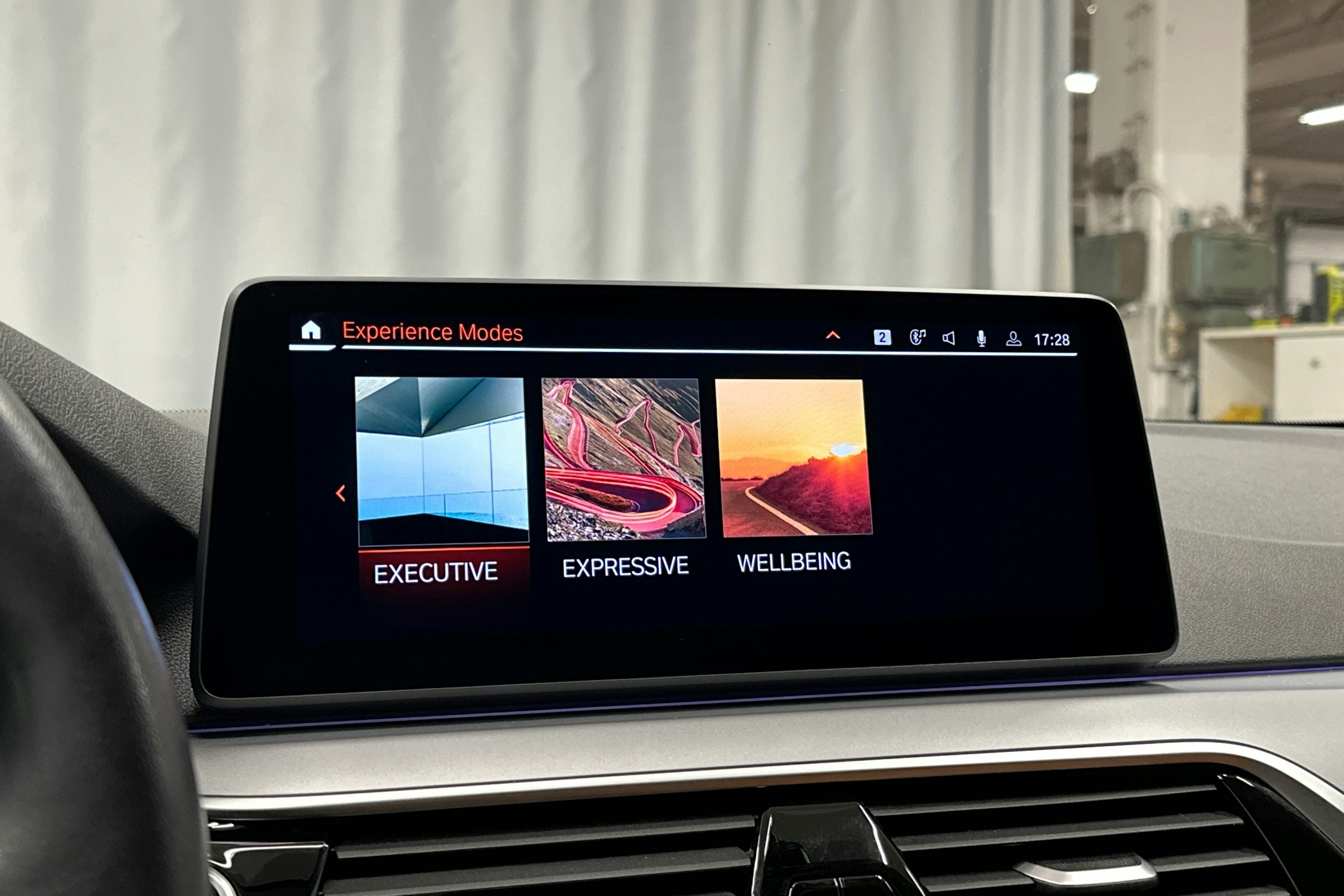 musta BMW 520 2023 kuva 27.