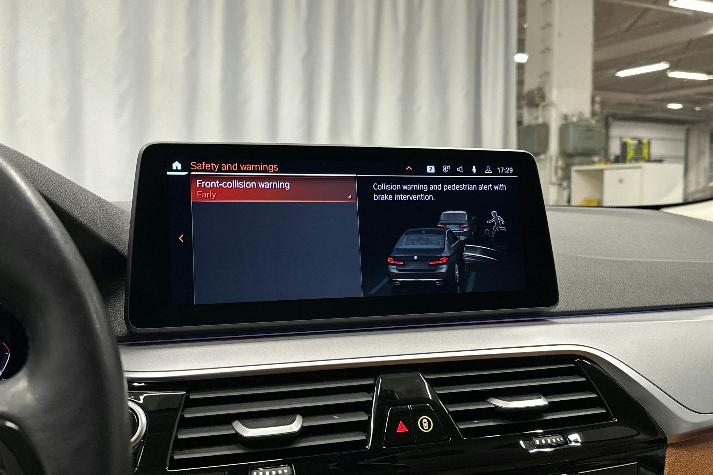 musta BMW 520 2023 kuva 28.