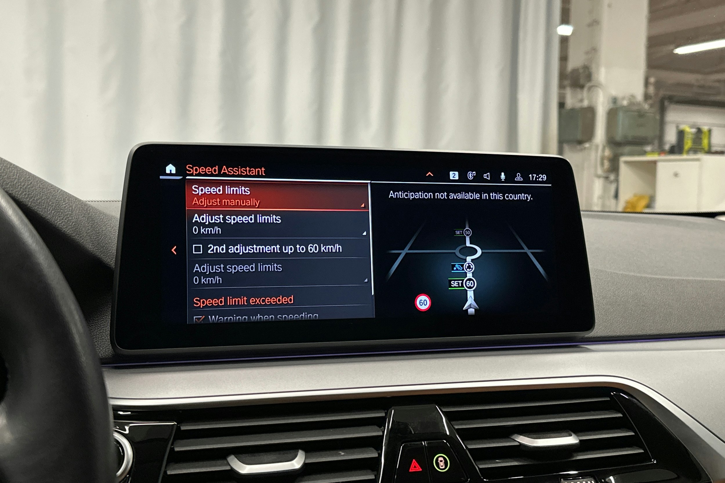 musta BMW 520 2023 kuva 29.