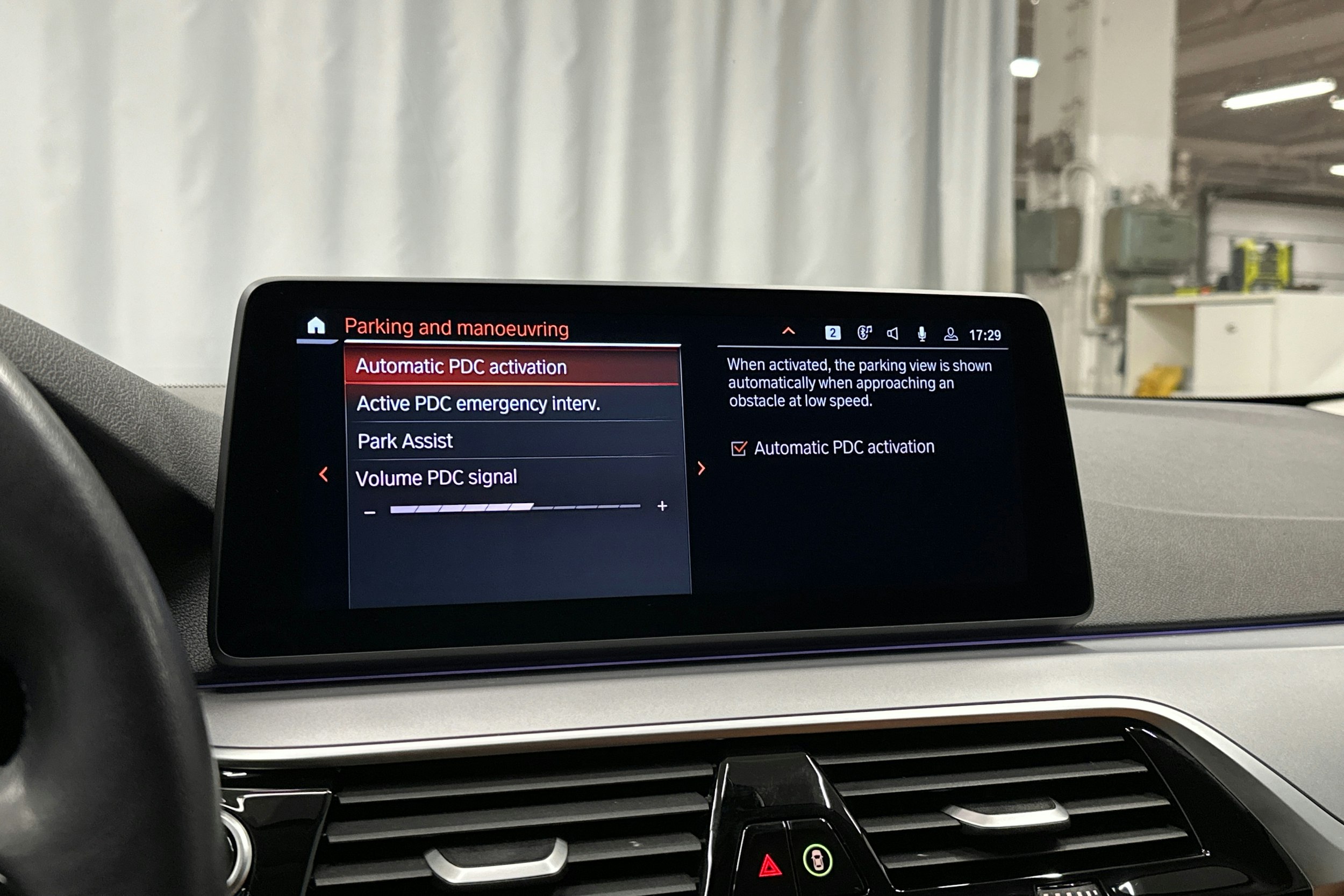 musta BMW 520 2023 kuva 30.