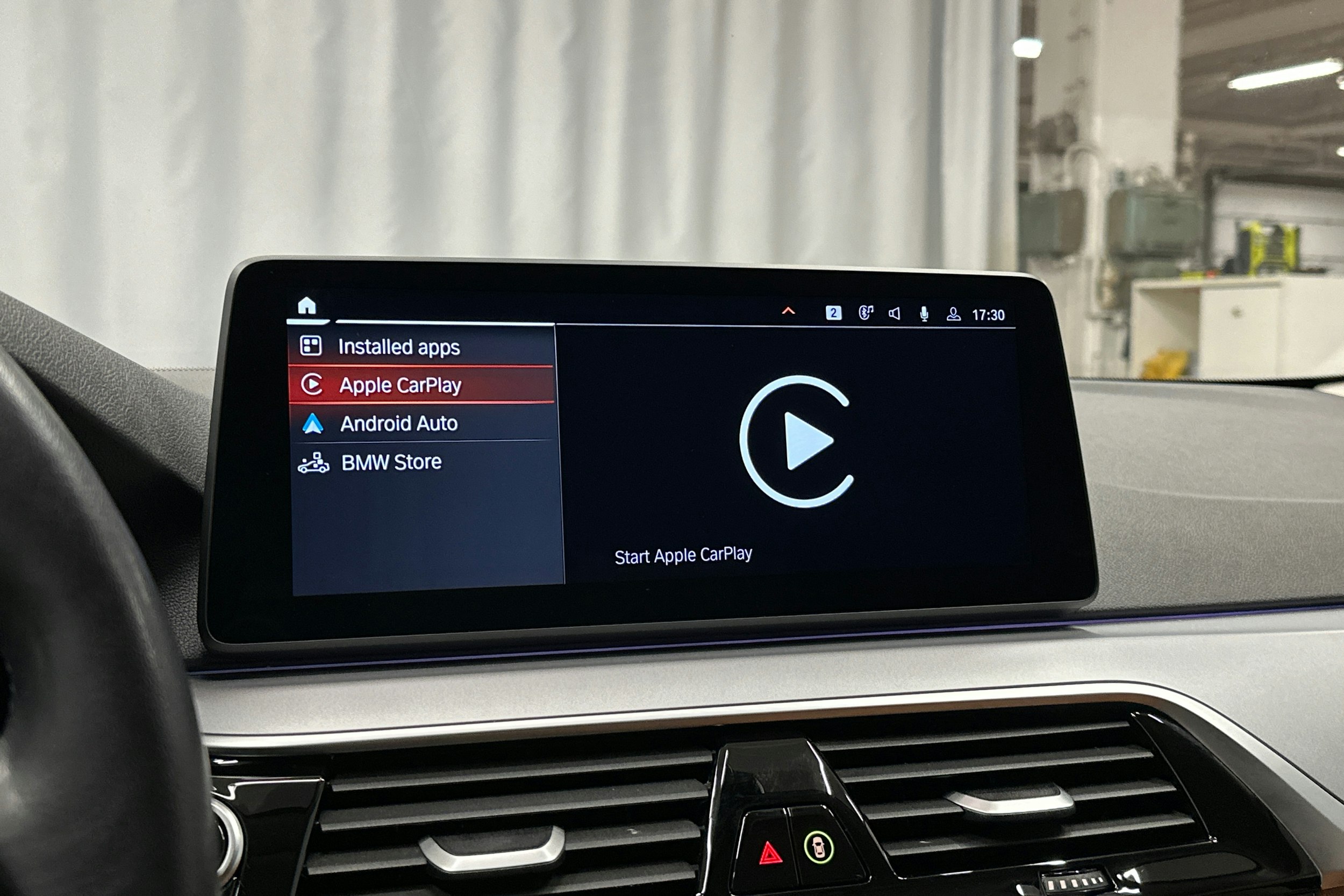 musta BMW 520 2023 kuva 31.