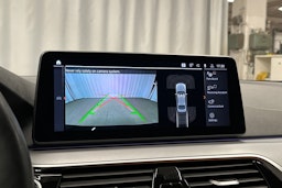 musta BMW 520 2023 kuva 32.